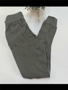 Lululemon Beyond The Studio Jogger Grey Sage Size 0